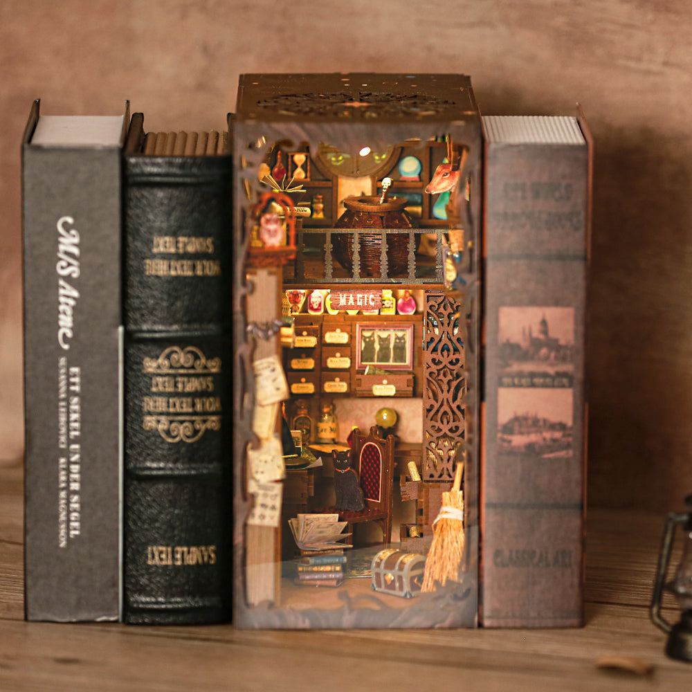 Lysliv DIY Book Nook Kit | Magic Pharmacist